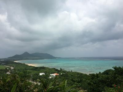 高台から海を一望できる絶景スポット