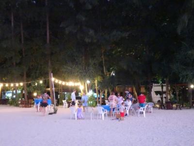 大晦日だったので、たくさんの人がキャンプしてました。花火も上