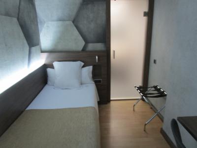 広くはないが清潔で使いやすい