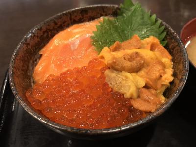 海鮮丼のウニが美味しい