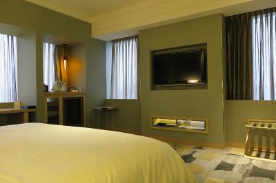 コーナーにあるため、二面に窓があります