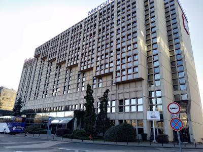 イビスとメルキュール同じ建物です。