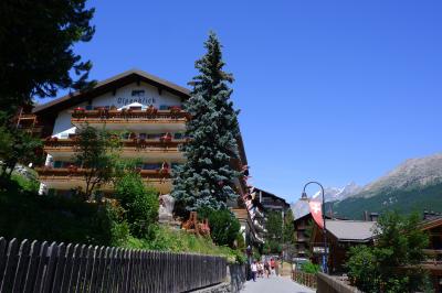 ホテル外観、マッターホルン側