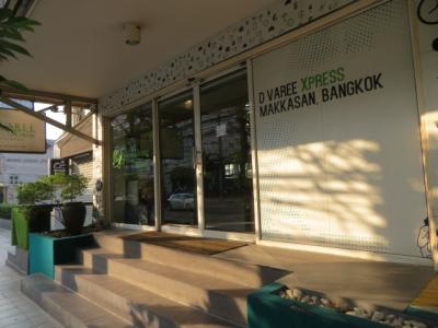 ベップリータットマイ通りに玄関があります