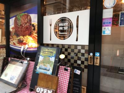 ギンガムチェックのファブリックがぴったりのかわいいお店