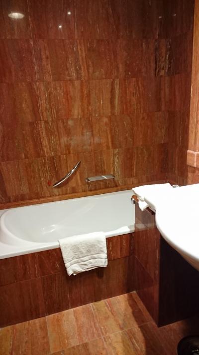 清潔なバスルーム