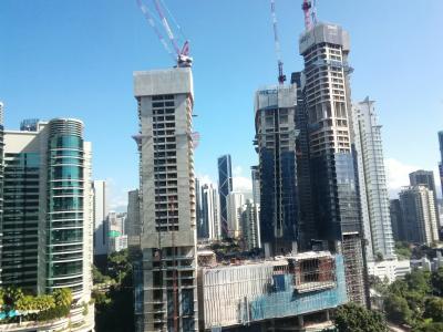 部屋からの眺望：残念ながら建設中のホテルが目の前に