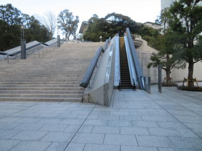 エレベーターで神社まで行かれます