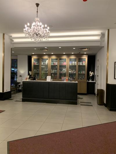 コンシェルジュを兼ねた売店