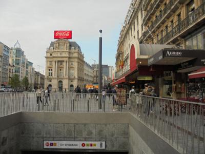 地下鉄入口目の前