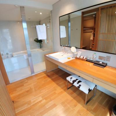 洗面スペース広すぎ