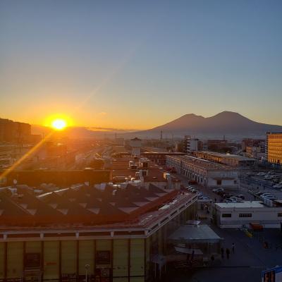 朝日とベスビオ山も美しい
