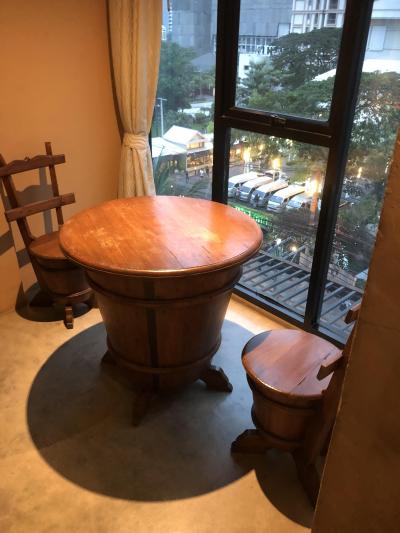 窓辺の家具とヘルスランド