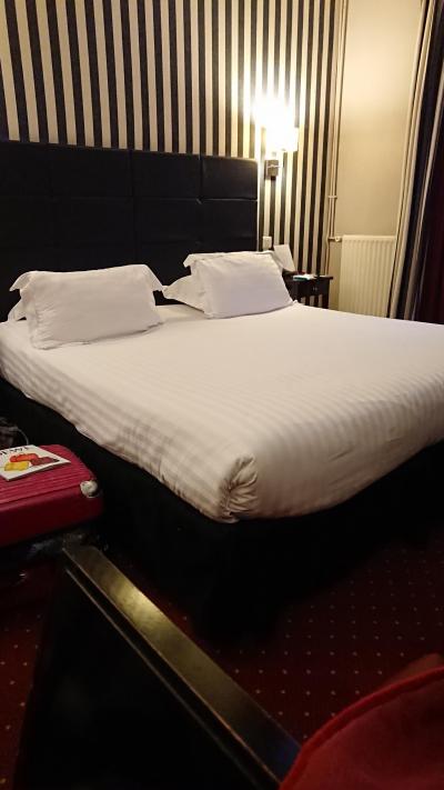 オペラ駅に近い、エアコン付きのホテル