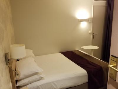 シンプルな客室。