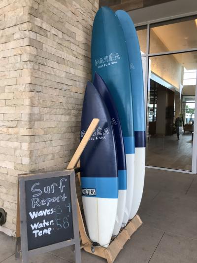 ブルー基調、ハンティントンビーチらしくサーフィンがテーマのホテル