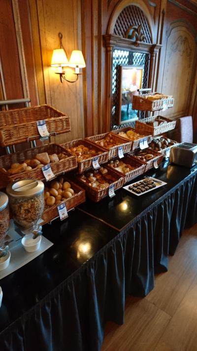 朝食ビュッフェのパンの種類が多くてしかもうまい
