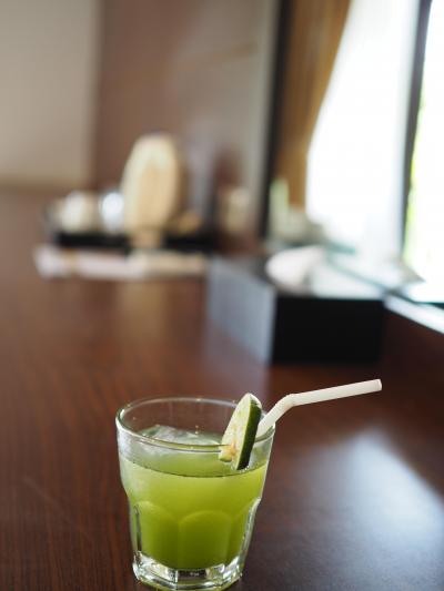 ウェルカムドリンクはさっぱりしたキュウリベースの何か