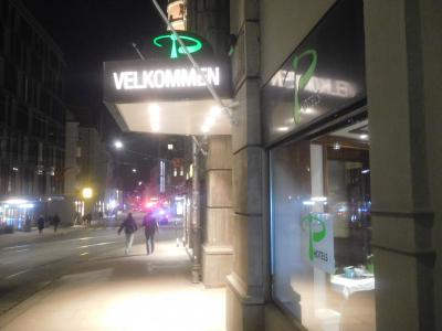 オスロ中央駅から徒歩１５分程度のところに位置するホステル・ホテルです．