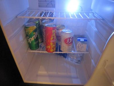 冷蔵庫の飲み物はすべてフリー