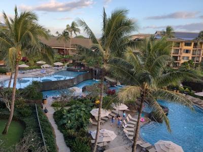 ラナイからはたくさんのプールが見えます