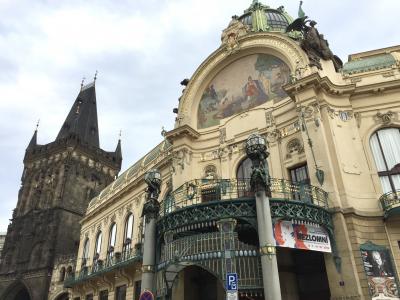 ミュシャの壁画が見られます