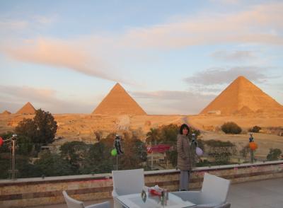 屋上から朝のピラミッド