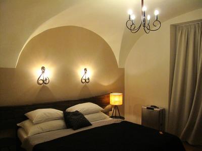 寝室　（キングベッド）