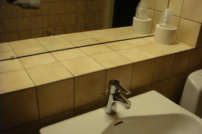 洗面台　小物置きスペースが狭い