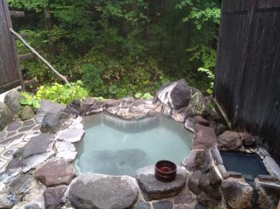 山の中の老舗温泉