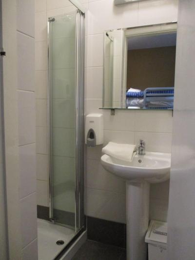 部屋内のバスルーム