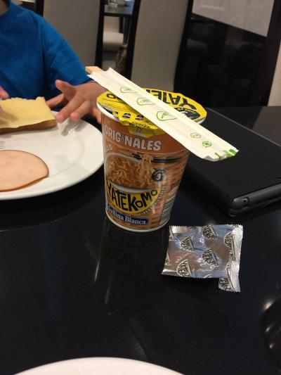 朝食にカップラーメンがありました！