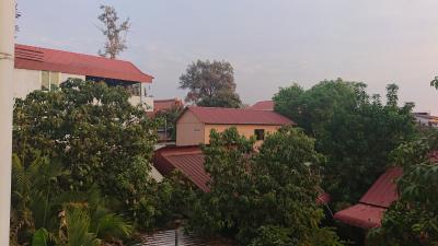 ２Ｆの部屋から、南側のワットボーの屋根が少し見える。