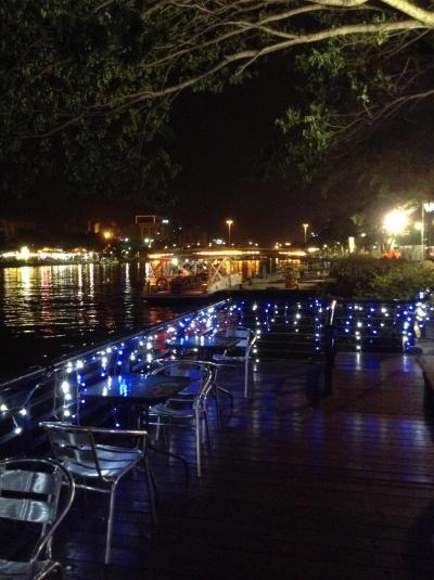 地下鉄に乗っていくと、川の夜景を見に行けます