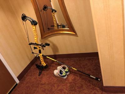 ドア開けてすぐに弓をおけるスペースも