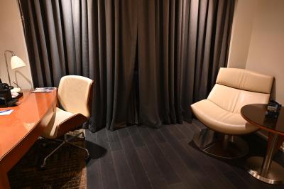 ３２２号室　ここにスーツケースを余裕で広げられる