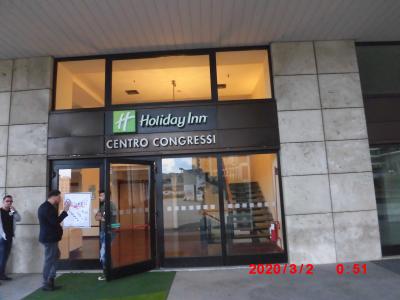 シャトルバスを利用する場合の出入り口（東側）