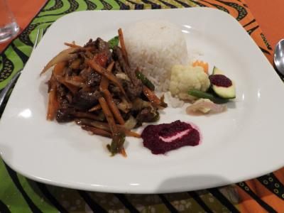 夕食はメインディッシュは個別オーダーでこれはビーフ