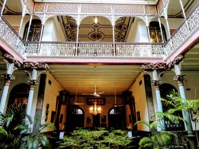 パワースポットの中庭