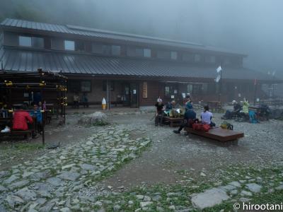 新しい設備でとても快適な山小屋