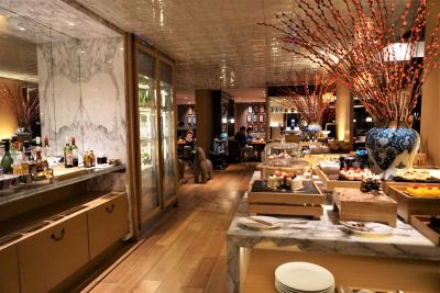 ラウンジではハッピーアワーあり