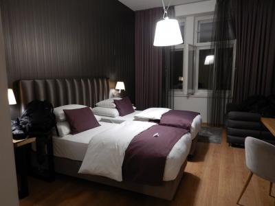 少し照明が暗いけど落ち着いた寛げる部屋