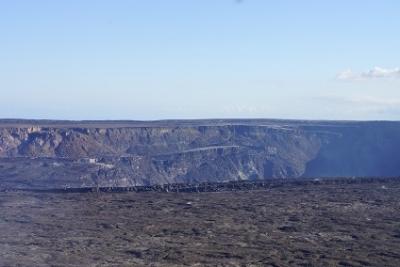 溶岩の流れ出るところは見られませんでしたが煙が…