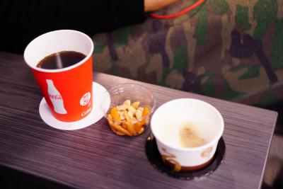 カードラウンジはお初