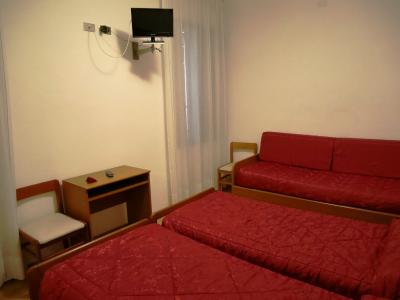 頭上のテレビは映らなかった