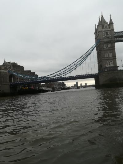 ロンドン橋を真下から！