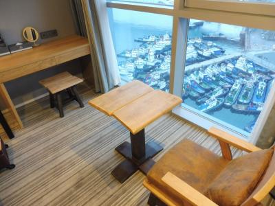 椅子とテーブル