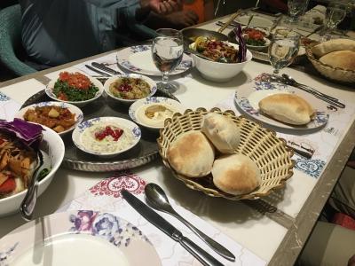 アフリカ、中東、トルコ、ペルシャ、各国の料理が楽しめる