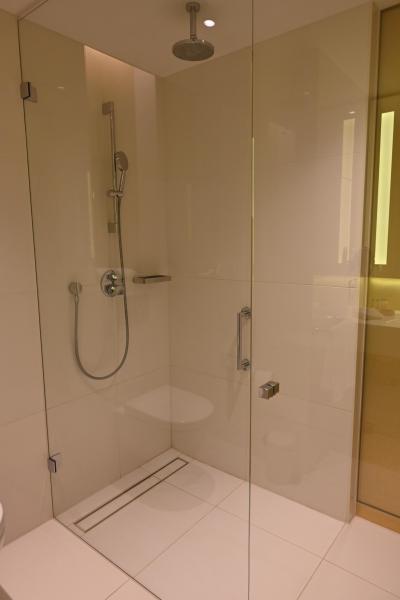 広くて使いやすいシャワー