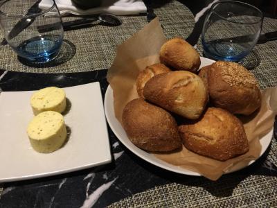 ホテルレストランのパン　固め